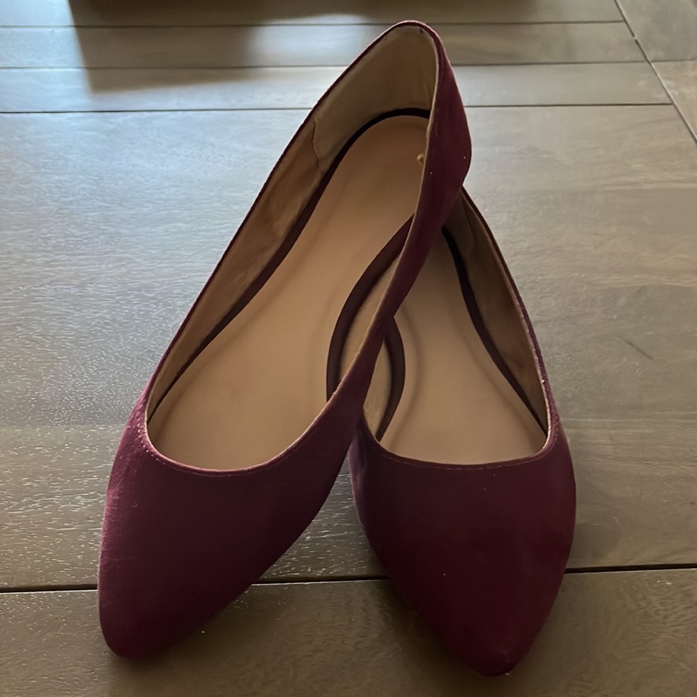Old Navy Faux Suede Burgundy Red Pointed Toe Flats Size 8